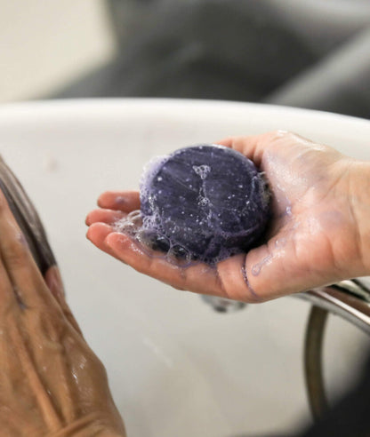 The Bar Moonlight – Purple Solid Shampoo. For blondiner og hvit hår.